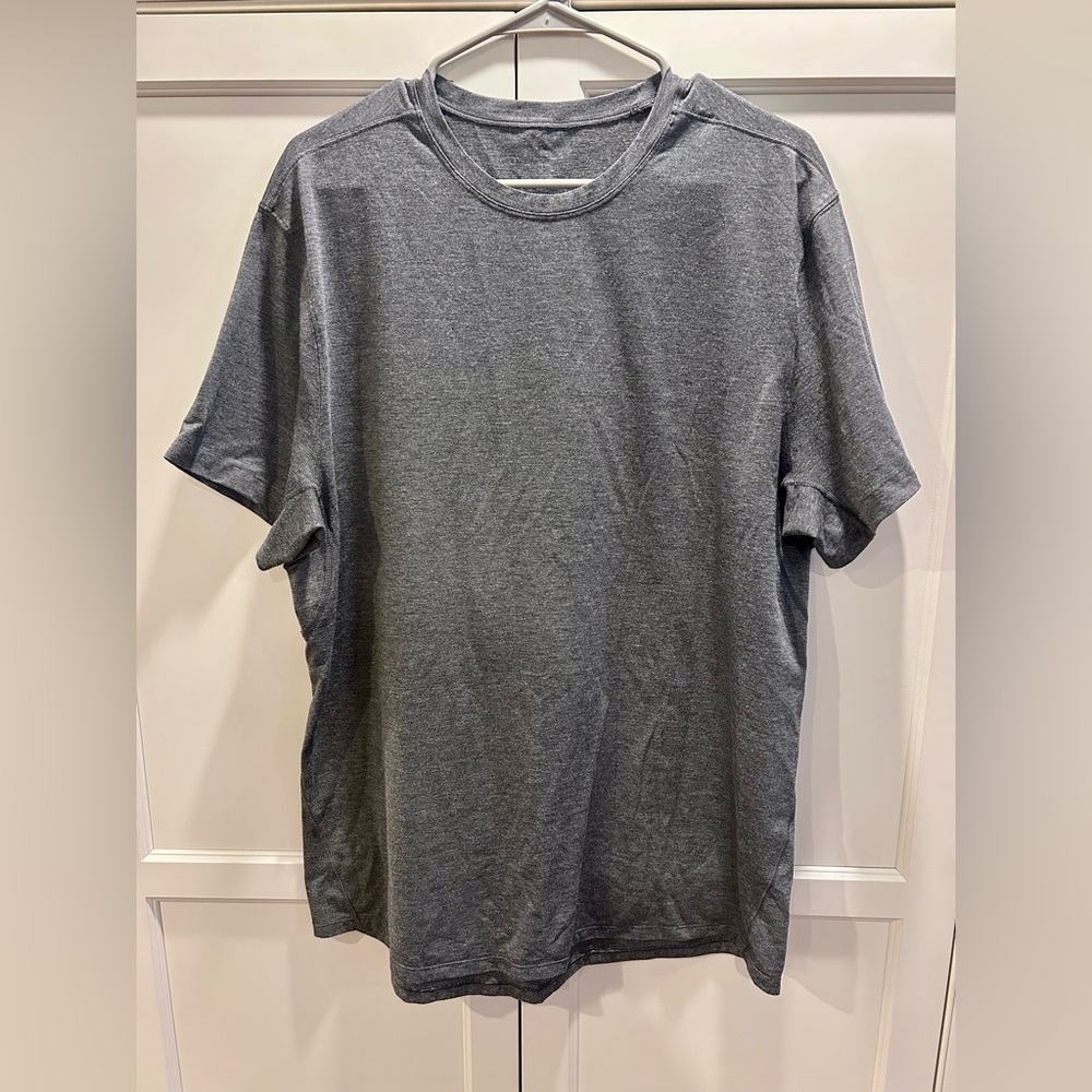 Lululemon Men's Gray T-Shirt